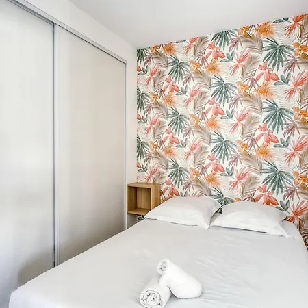 2-bedroom With Pool Parking & Balcony Apartament *