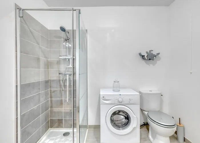 Apartmán 2-bedroom With Pool Parking & Balcony *