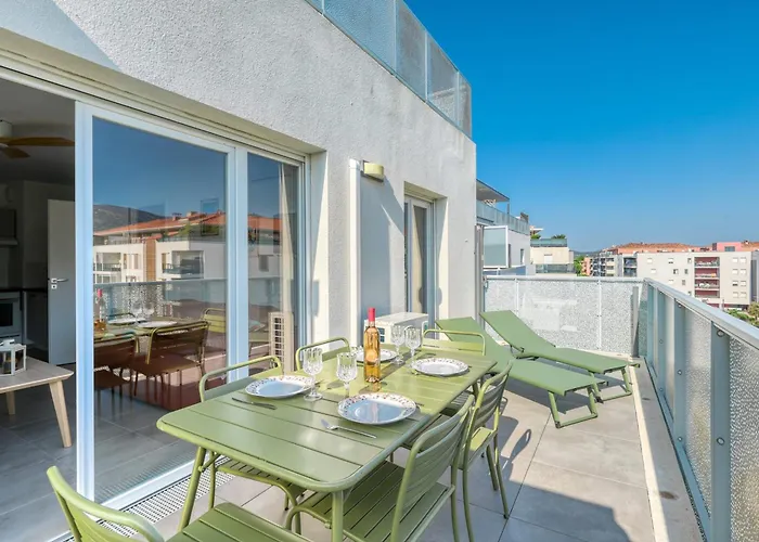 Apartmán 2-bedroom With Pool Parking & Balcony