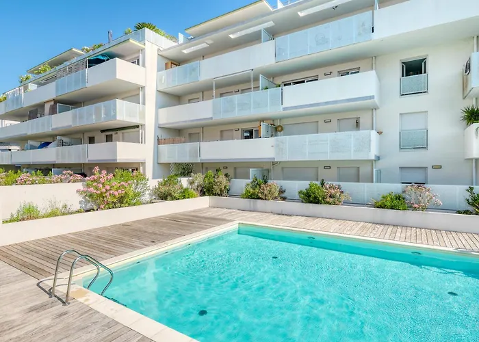 Apartmán 2-bedroom With Pool Parking & Balcony Le Lavandou