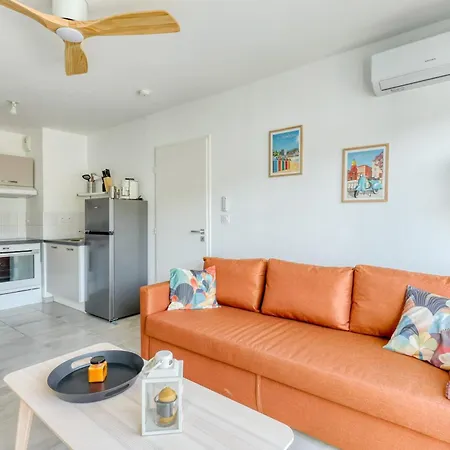 Апартаменты 2-bedroom With Pool Parking & Balcony Ле-Лаванду