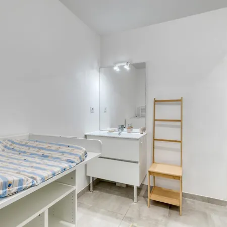 Apartmán 2-bedroom With Pool Parking & Balcony *