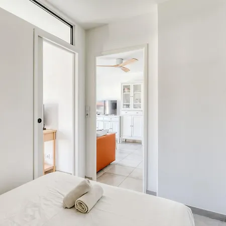 2-bedroom With Pool Parking & Balcony شقة *