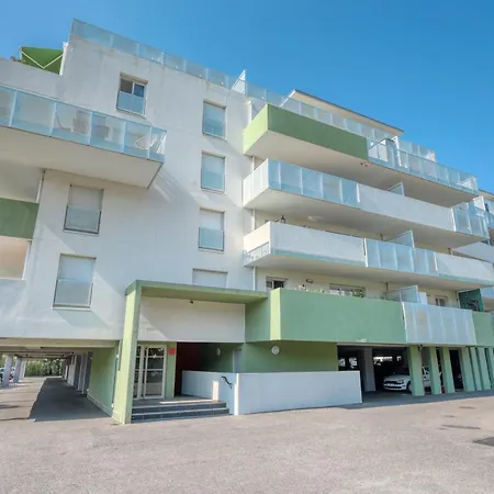 Апартаменты 2-bedroom With Pool Parking & Balcony