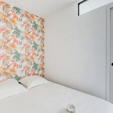 2-bedroom With Pool Parking & Balcony