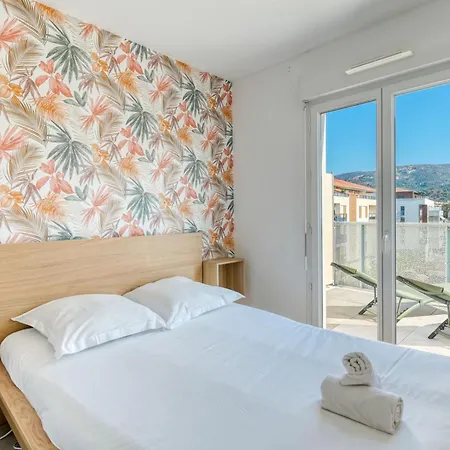 شقة 2-bedroom With Pool Parking & Balcony *