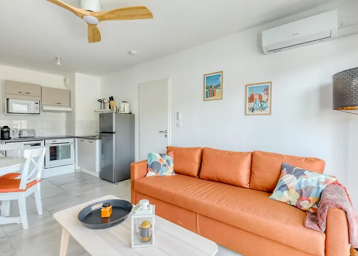 아파트 2-bedroom With Pool Parking & Balcony 르 라방두