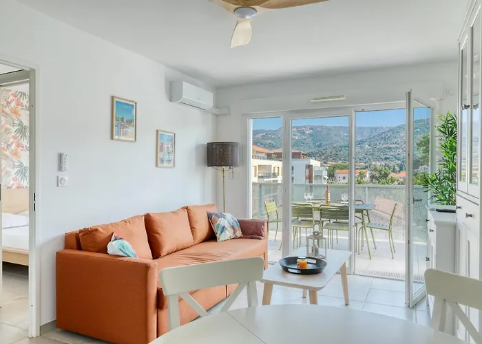 2-bedroom With Pool Parking & Balcony *