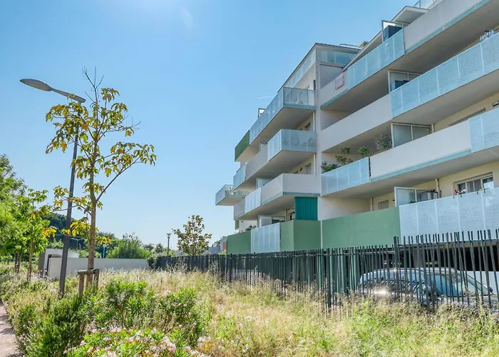 2-bedroom With Pool Parking & Balcony * 르 라방두