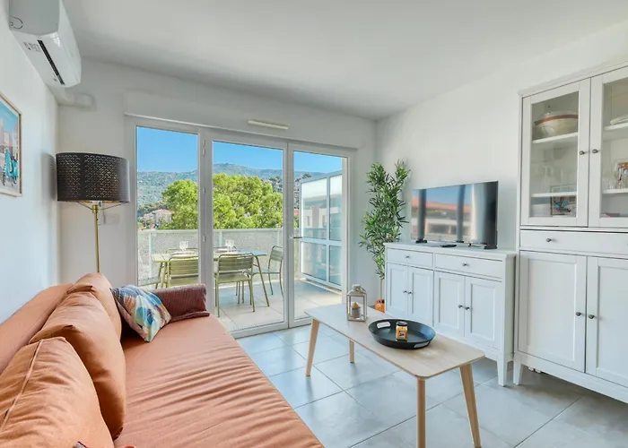 2-bedroom With Pool Parking & Balcony 르 라방두