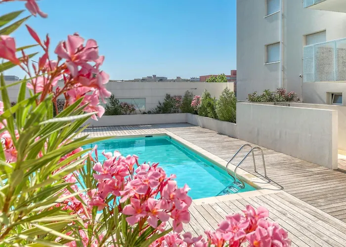 2-bedroom With Pool Parking & Balcony * 르 라방두